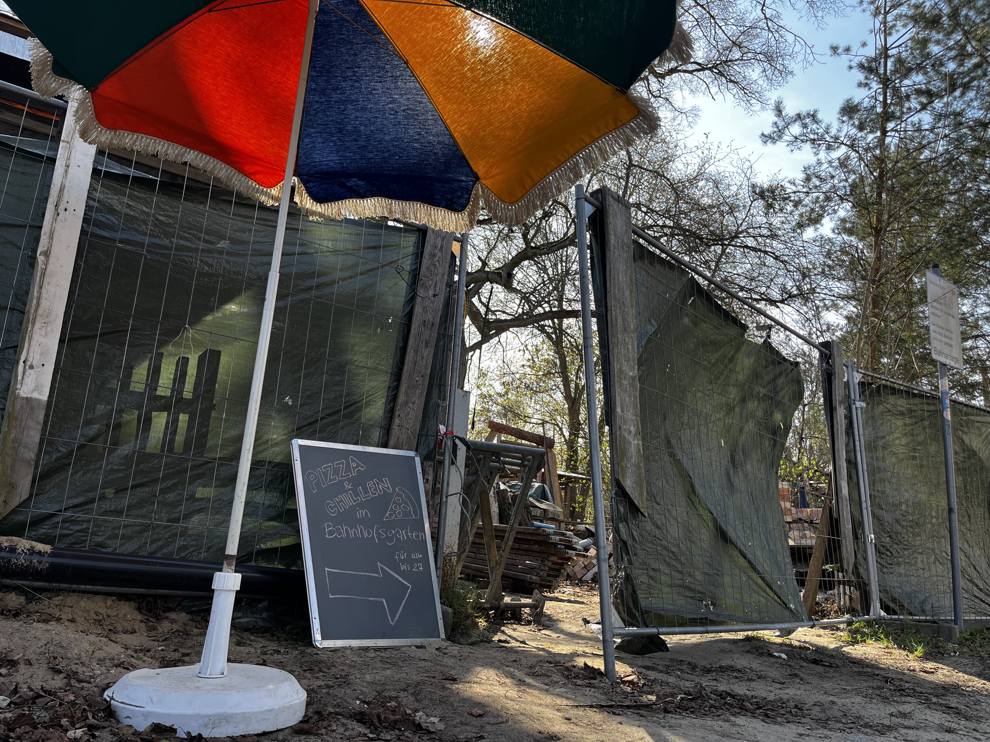 Chillen und Pizza am Lehmofen für alle unter 27 Jahren